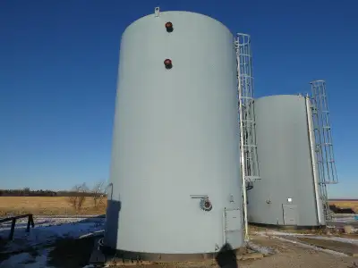 750 BBL Internally Coated Storage Tanks c/w Base Skids - 750 BBL - 16oz Design pressure - Painted -...