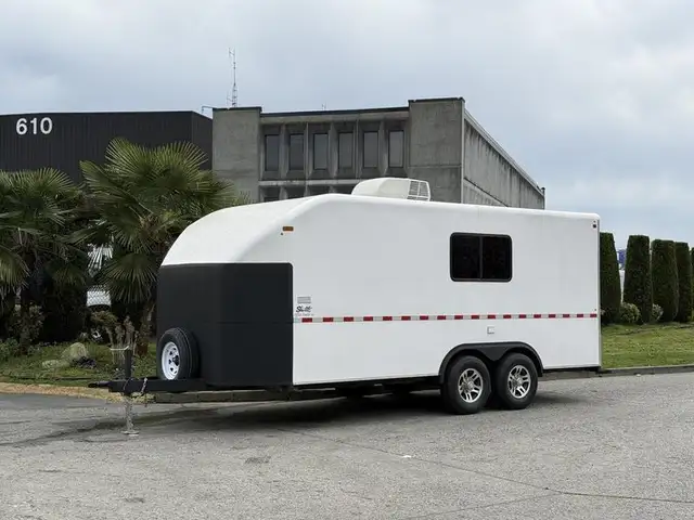 2025 shuttle Office 20-Foot Mobile Office Trailer in Cargo & Utility Trailers in Richmond - Image 6