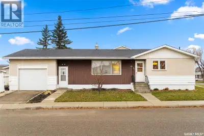 Welcome to 1020 9th Avenue East, a well-kept bungalow in Regina’s quiet Glen Elm Park neighbourhood....
