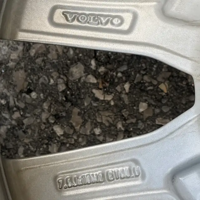 Volvo XC60 18 Inch *OEM* Wheels & Winter Tires in Tires & Rims in City of Toronto - Image 9