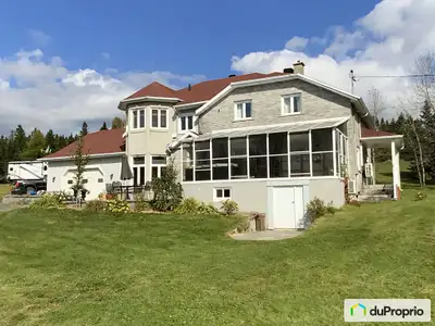 Maison située en campagne, boisé et grand terrain pour culture et animaux avec serre jardins et avec...