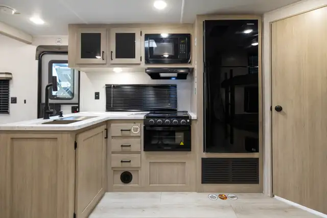 2026 FOREST RIVER DELLA TERRA 241BH in Travel Trailers & Campers in Regina - Image 21