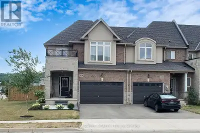 Welcome to 130 Sonoma Lane! A stunning 3 bedroom 2.5 bathroom & oversized 1.5 car garage freehold co...