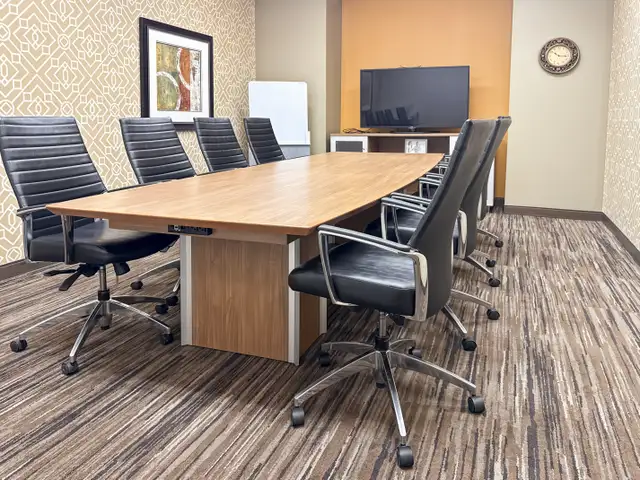 Office space for rent for 1 person in Crowfoot Centre Calgary in Commercial & Office Space for Rent in Calgary - Image 9