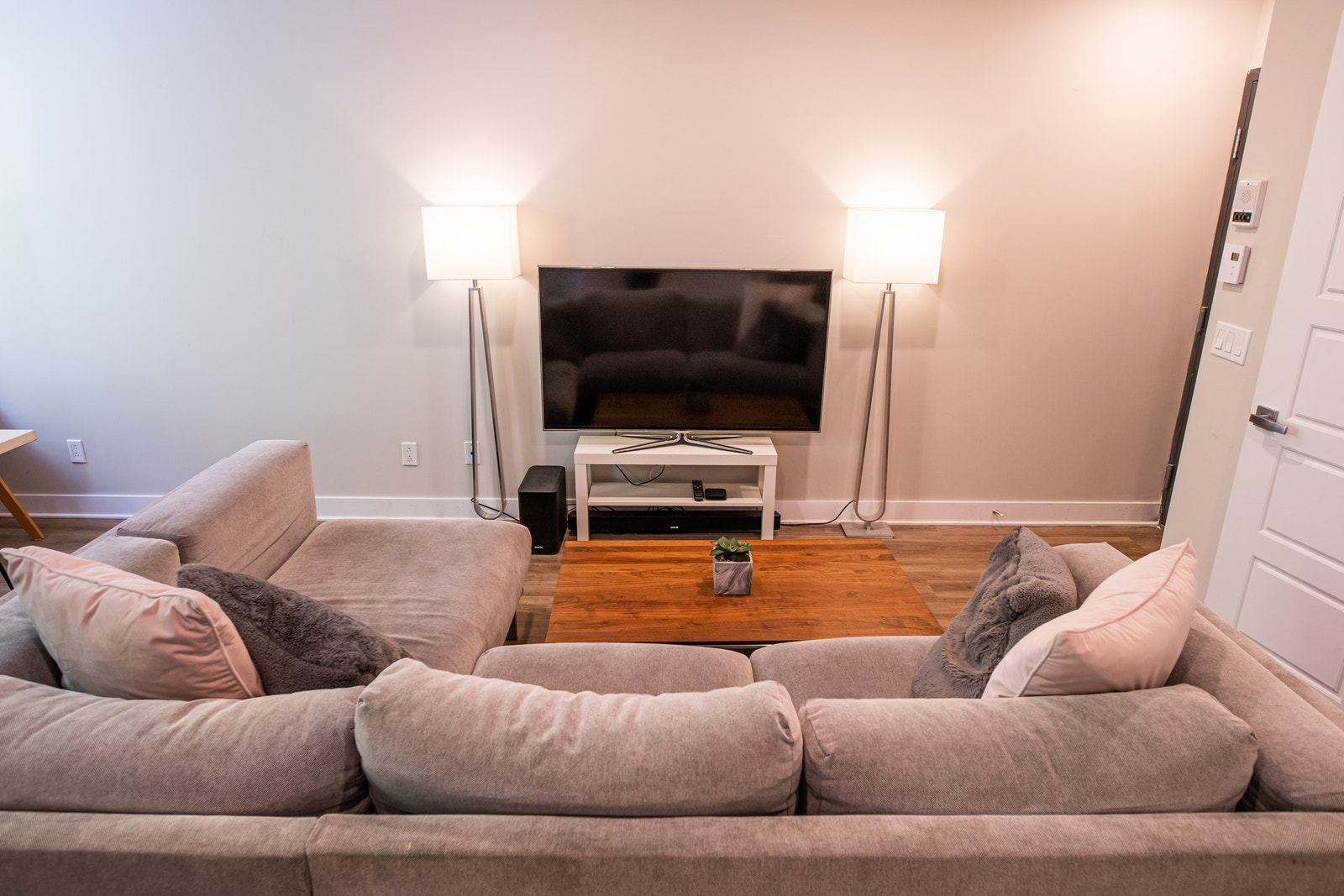 2077 Blvd. De Maisonneuve Ouest Montreal — photo 2