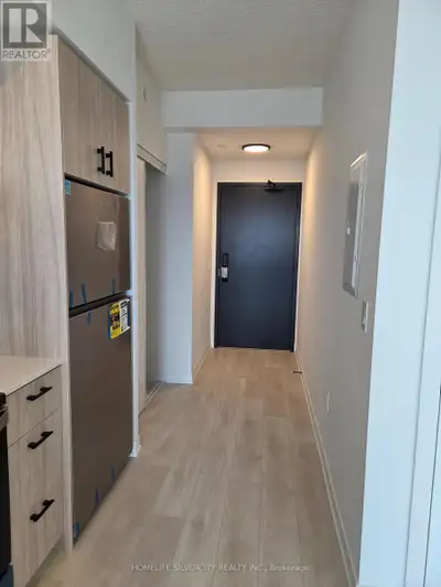 Welcome to Realm Condos in the heart of Burlington. This brand-new 1-bedroom, 1-bathroom suite offer...