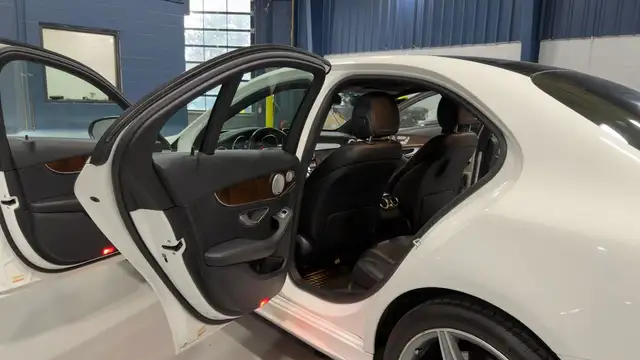 2015 Mercedes-Benz C-Class C300, Accident Free, Amg Pkg, Sunroof in Cars & Trucks in Oakville / Halton Region - Image 13