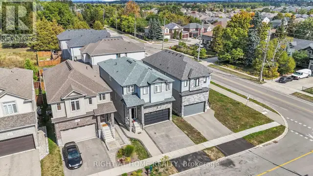 321 CARRIAGE WAY Waterloo, Ontario in Houses for Sale in Kitchener / Waterloo - Image 4