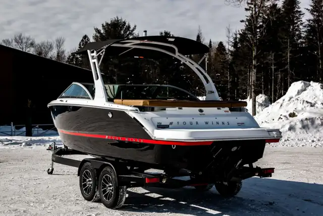 2026 Four Winns H2 Freedom in Powerboats & Motorboats in Rimouski / Bas-St-Laurent - Image 8