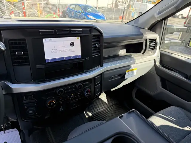 2024 Ford F-550 Crew Cab 4x4 Service Truck with Welder and Compr in Heavy Trucks in City of Montréal - Image 56