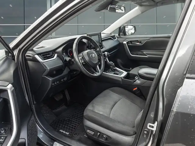 2022 Toyota RAV4 XLE AWD | Sunroof | Heated Steering | CarPlayS in Cars & Trucks in Guelph - Image 9