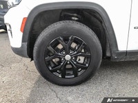 Feel at ease with this impeccable 2023 Jeep Grand Cherokee. Tire Specific Low Tire Pressure Warning,... (image 8)