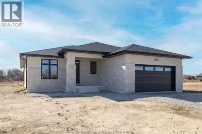 Model Home For Sale! This gorgeous Fully Finished Ranch model home features 3+2 Bdrms, 3 Bth, 2nd Ki...