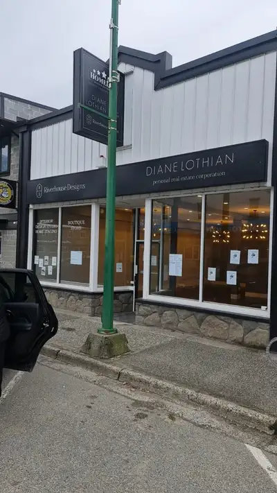 AN ABSOLUTE GEM This Unit has so much potential. Call me to know more about permitted uses of this u...