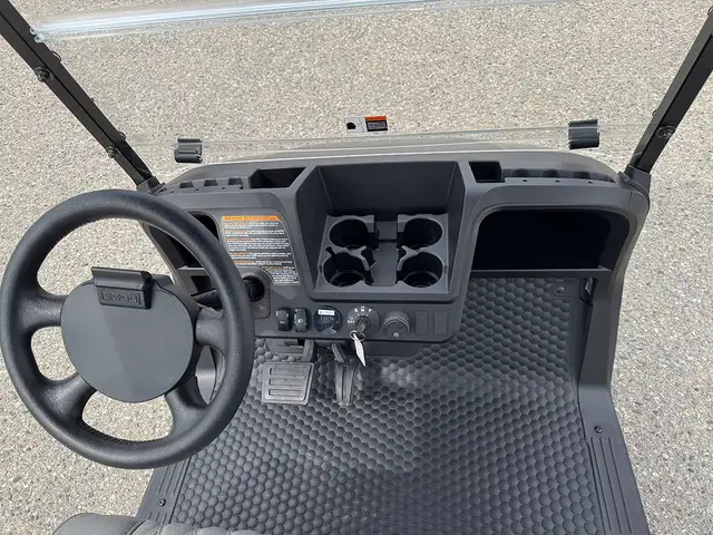 2025 EZGO Freedom RXV Elite LITHIUM-golf cart in ATVs in Vernon - Image 13