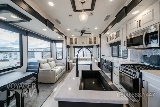 2023 Heartland Bighorn 3215RL in Travel Trailers & Campers in Kelowna - Image 6