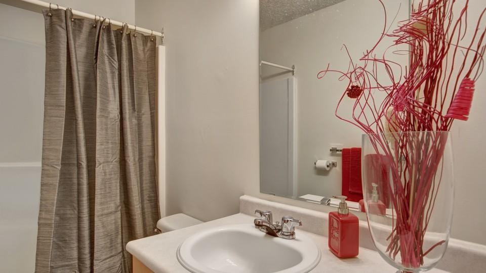 Spacious 1 bedroom, available in Garden City! 5