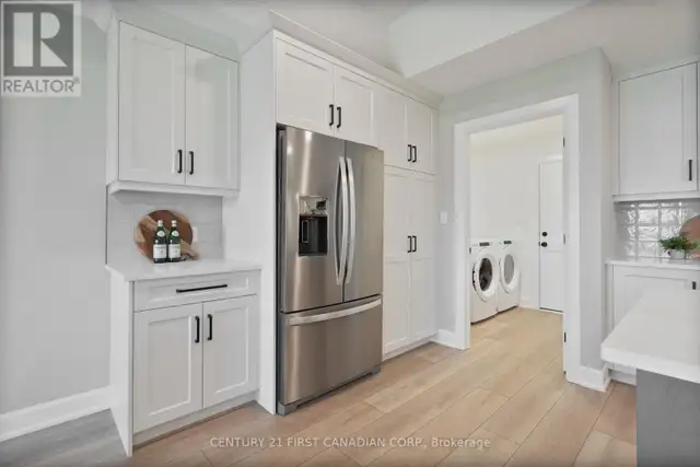 21 HAMILTON STREET North Middlesex (Ailsa Craig), Ontario in Houses for Sale in Grand Bend - Image 14