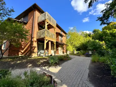 Available Now $2050 + Hydro This updated 2-bed, 1-bath split-level townhouse in Timberwalk offers co...