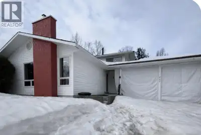 Priced to sell!! All offers welcome!! Presenting to 257 Centennial Drive. The home offers mountain v...