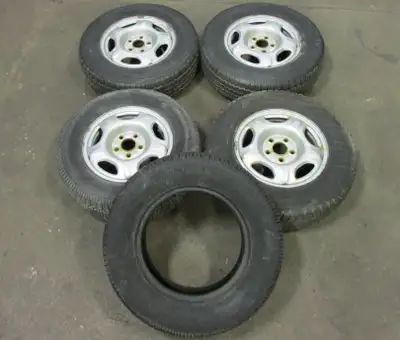 Item For Sale ! Off 2005 Honda CRV 215/70R15 Steel rims with TIGER PAW WINTER TIRES Note ! Onw tire...