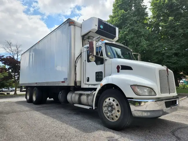 2013 Kenworth T370 26' Box, Reefer, Tandem, PX 8, 300HP, Ramp in Heavy Trucks in Calgary - Image 3