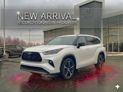 Low Mileage, Sunroof, Power Liftgate, Softex Seats, Heated Seats, Apple CarPlay! SALES HOTLINE sales...