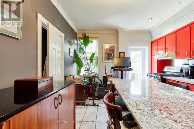 837 GLADSTONE AVENUE Toronto (Dovercourt-Wallace Emerson-Junctio in Houses for Sale in City of Toronto - Image 9