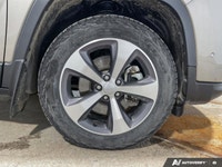 This Jeep Cherokee delivers a Regular Unleaded V-6 3.2 L/198 engine powering this Automatic transmis... (image 8)