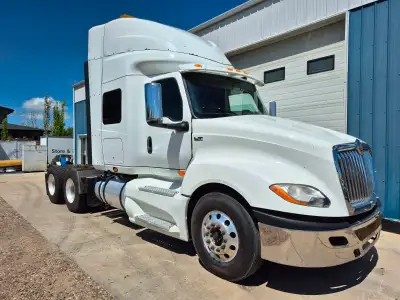 OFFERING For Sale.Cummins X15 565hp@2000rpm.10,854hrs.18 spd Ultra Shift+.13,200+46 axles.3.73 ratio...