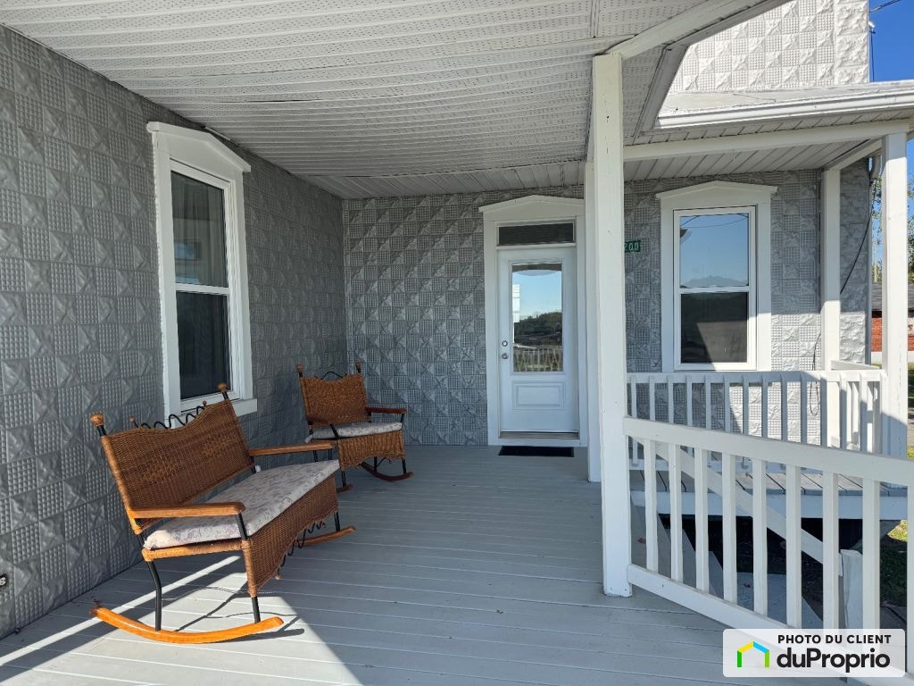 $1,450,000 - Acreage / Hobby Farm / Ranch for sale — photo 2