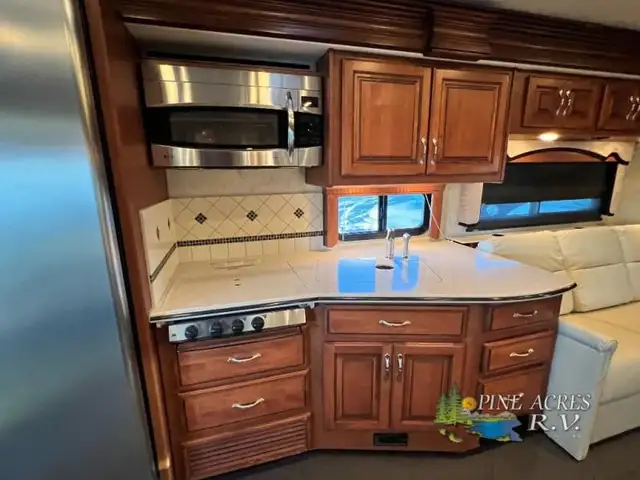 2013 Fleetwood RV Discovery 40X Diesel 057,684 Miles in RVs & Motorhomes in Moncton - Image 27