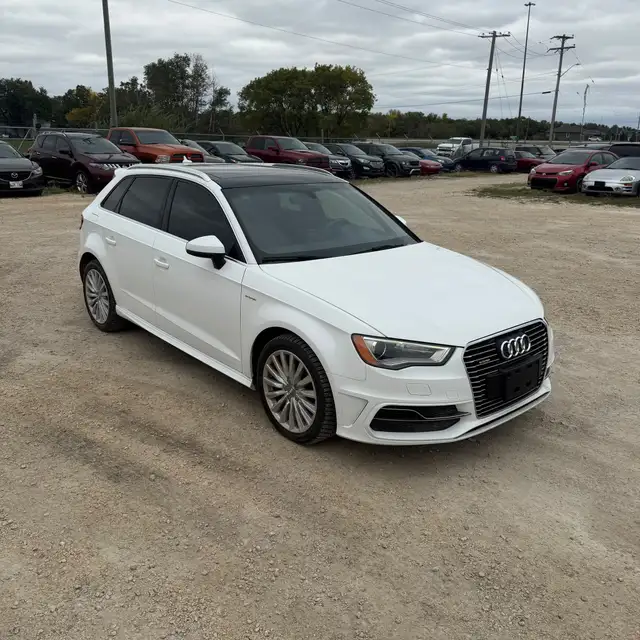 2016 Audi A3 e-tron Premium Plus 1.4T HYBRID!!! NAVIGATI