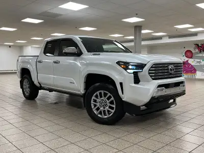Efficiency and utility come together in this 2025 Toyota Tacoma HYBRID, a pre-owned pickup that brin...