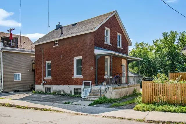 Duplex in Chinatown for Sale!