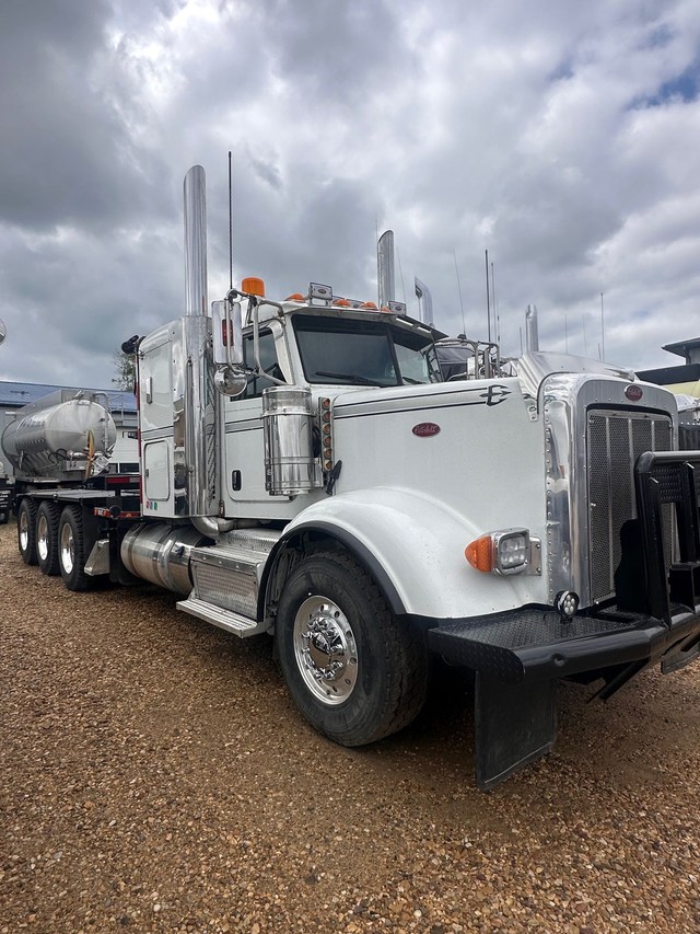 2014 PETERBILT 367 in Heavy Equipment in St. Albert - Image 4