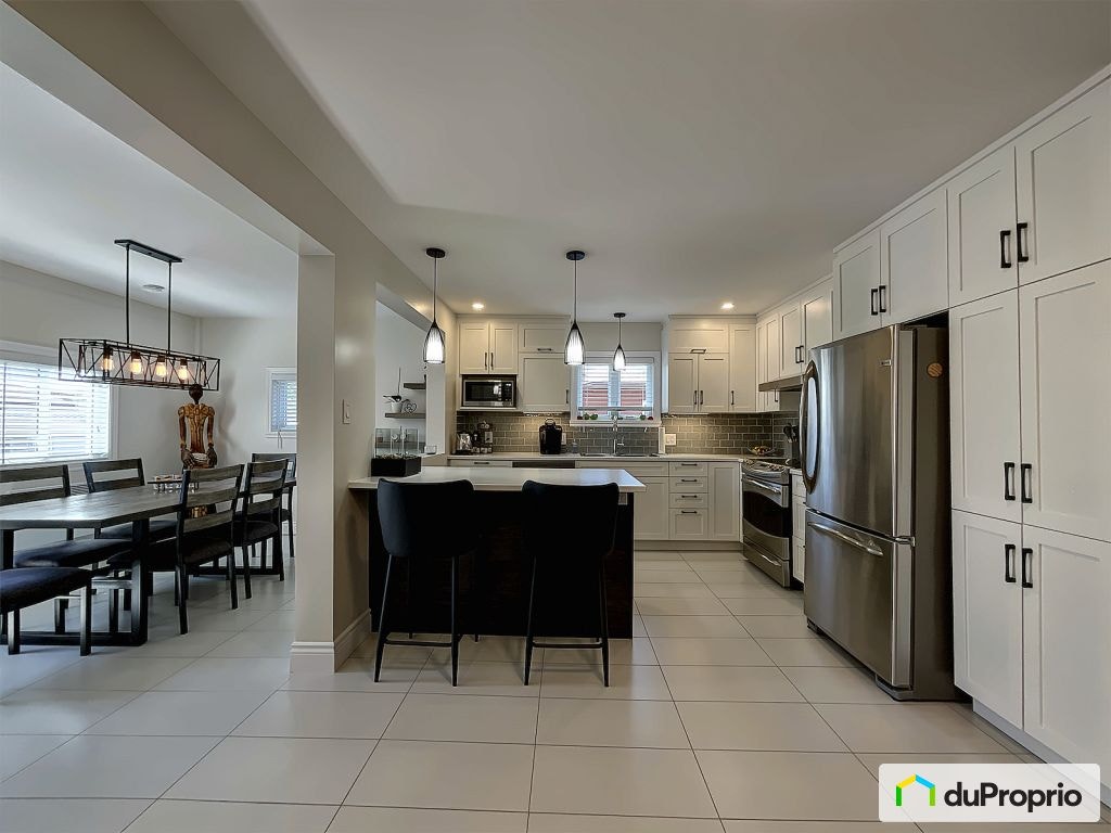$640,000 - Bungalow for sale in Longueuil (St-Hubert) — photo 1