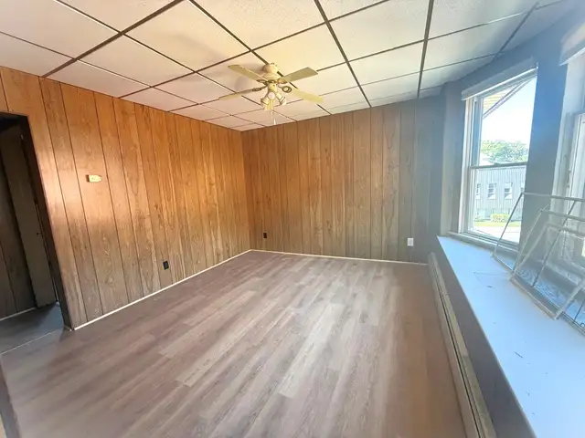 Unit A - 2 bedroom all inclusive - top floor! in Long Term Rentals in Sarnia - Image 3