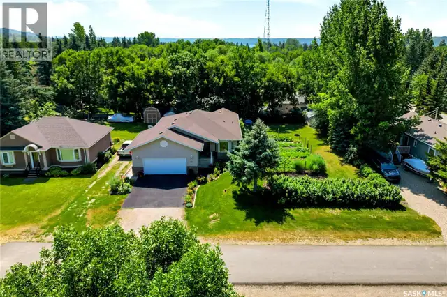 28 Rosedale AVENUE Katepwa Beach, Saskatchewan in Houses for Sale in Regina - Image 2
