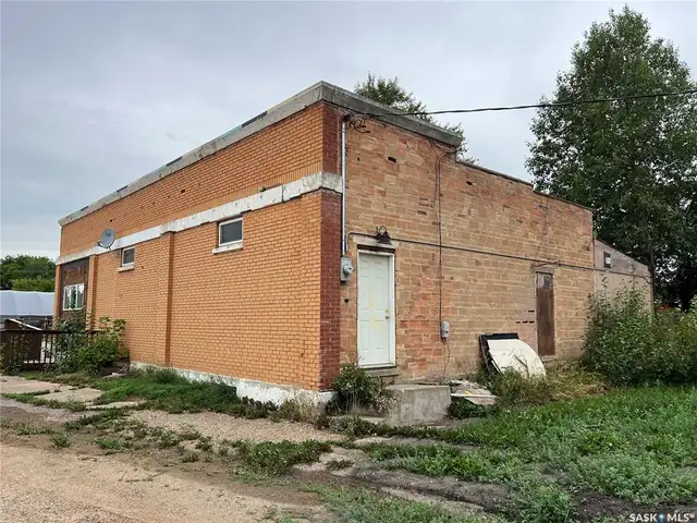 *** JUST LISTED *** 401 3rd AVENUE E63347542033155123