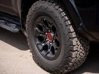 4x4, 4.0L V6, 3-Row, TRD Wheels, Sunroof, Heated Leather Seats, Backup Camera, Rear Sliding Window,... (image 7)