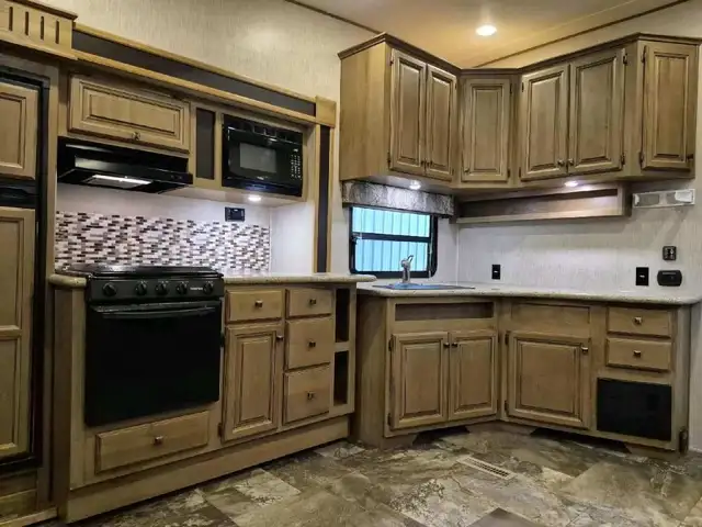 2016 Cruiser RV Crossroads 315RL in Travel Trailers & Campers in Thetford Mines - Image 14