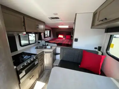 Adventurer Manufacturing Inc. Adventurer 89RB truck camper highlights: Dream Dinette Wet Bath Queen...