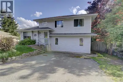 Inviting and bright, this unique 4 level split offers an ideal family layout. You’ll find three bedr...