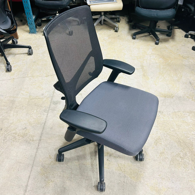 Allsteel relate task chair in Other Tables in Mississauga / Peel Region - Image 2