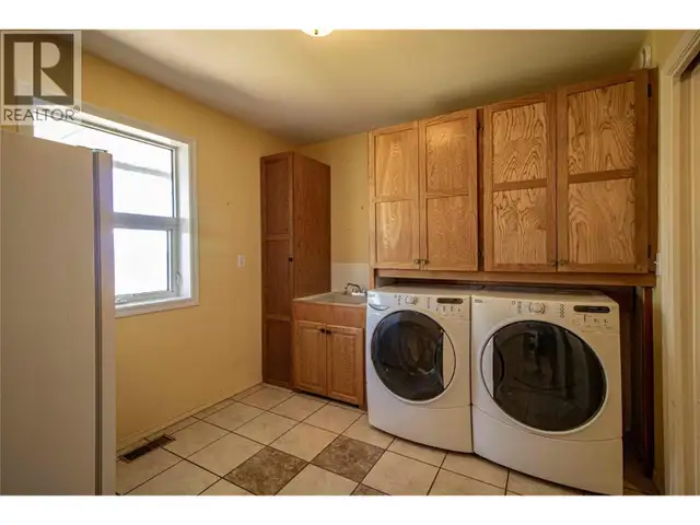 2263 Carmi Road Penticton, British Columbia in Houses for Sale in Penticton - Image 26