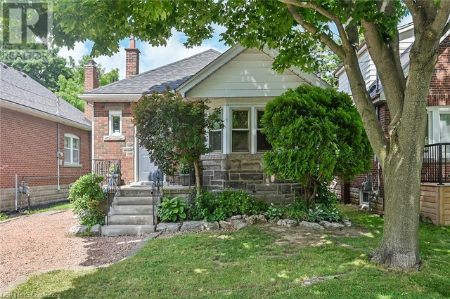 57 BOND Street N Hamilton, Ontario in Houses for Sale in Hamilton - Image 2