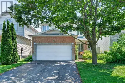 Opportunity Knocks! Spacious and well maintained home with Large living room , formal dining room, g...