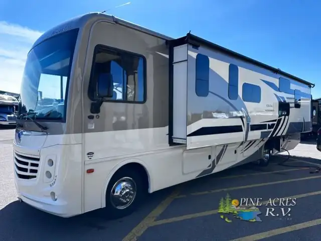 2021 Holiday Rambler Admiral 34J only 13 Milles in RVs & Motorhomes in Moncton - Image 9