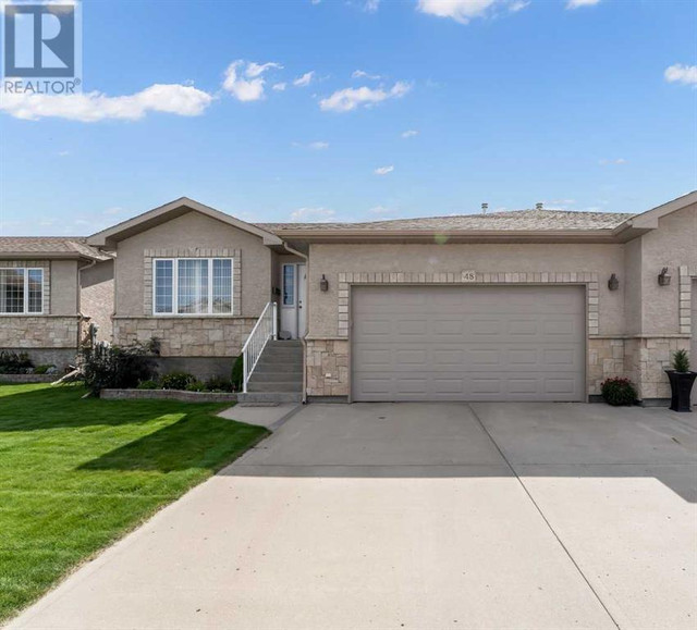 48 Sandstone Place SE Medicine Hat, Alberta Condos for Sale